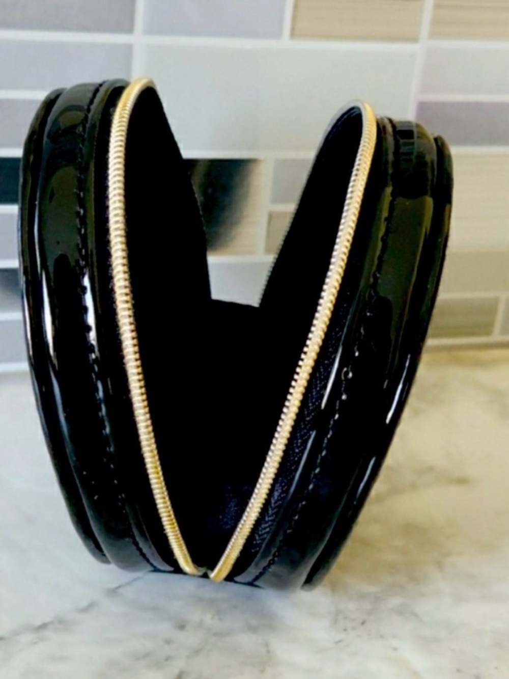 Black Patent Round Cosmetic Case - Picture 8 of 9